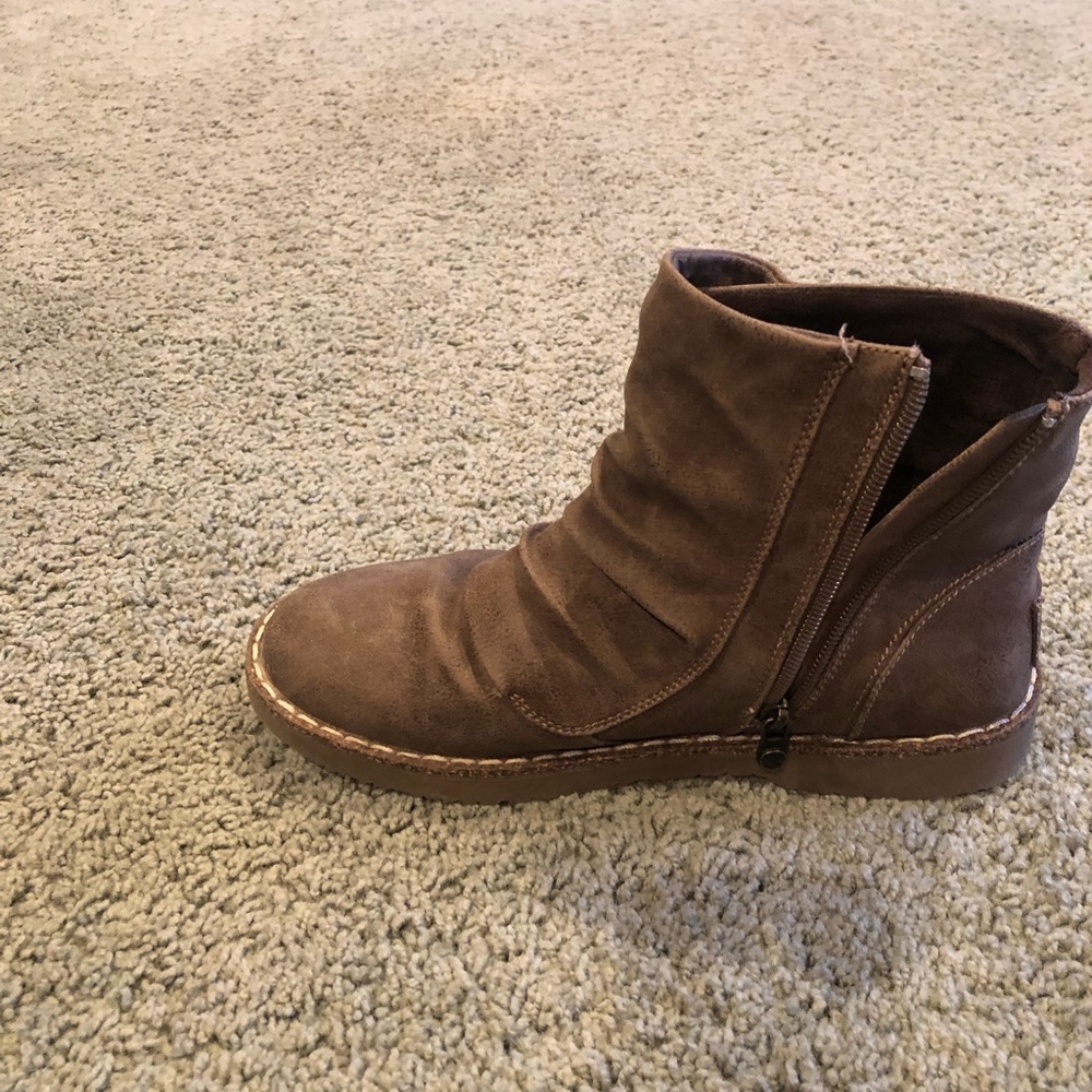 Cleaning out my closet. Hardly worn cute boots